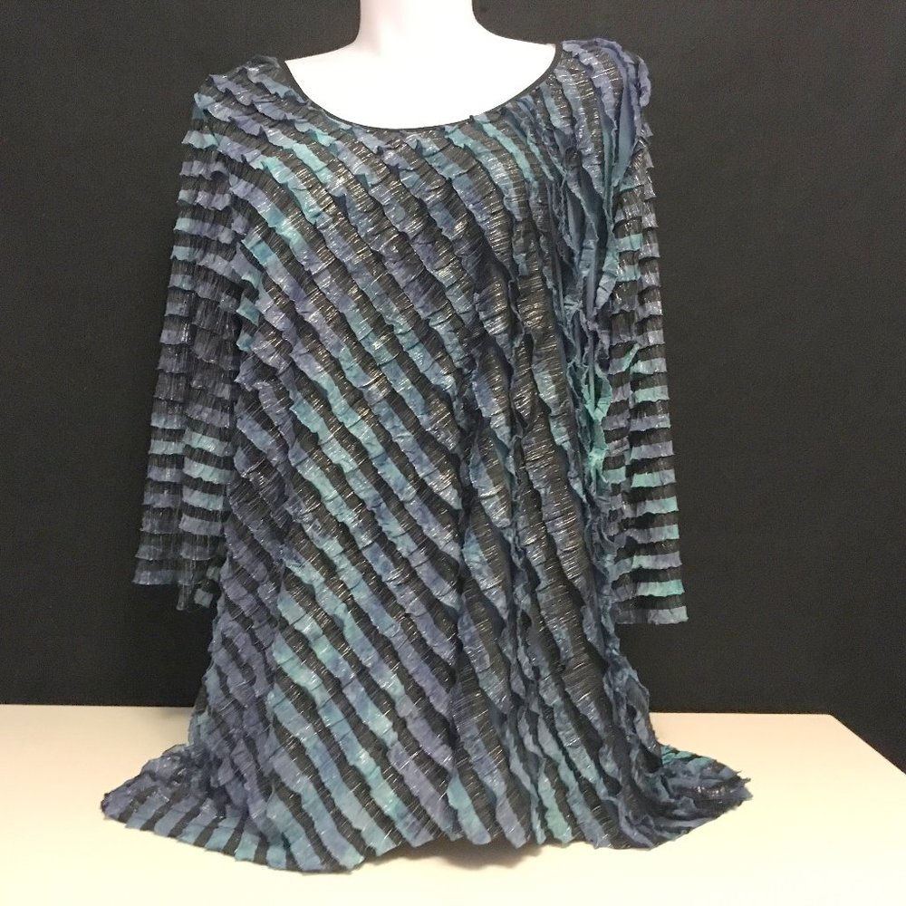 Essentials Women's Plus 3X Frilly Tunic Top